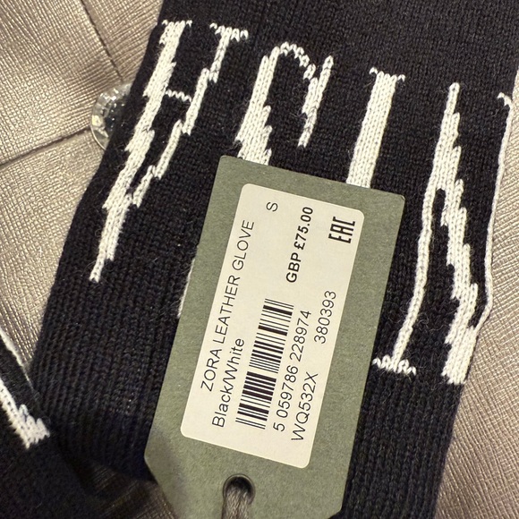 Sold
AllSaints Black and White Knit Leather Gloves - Picture 4 of 5